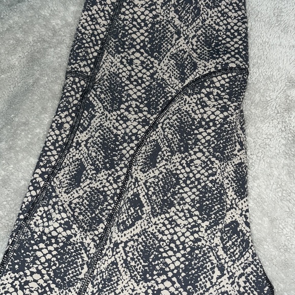 Athleta Ultimate Stash Pocket 7/8 - Picture 5 of 5